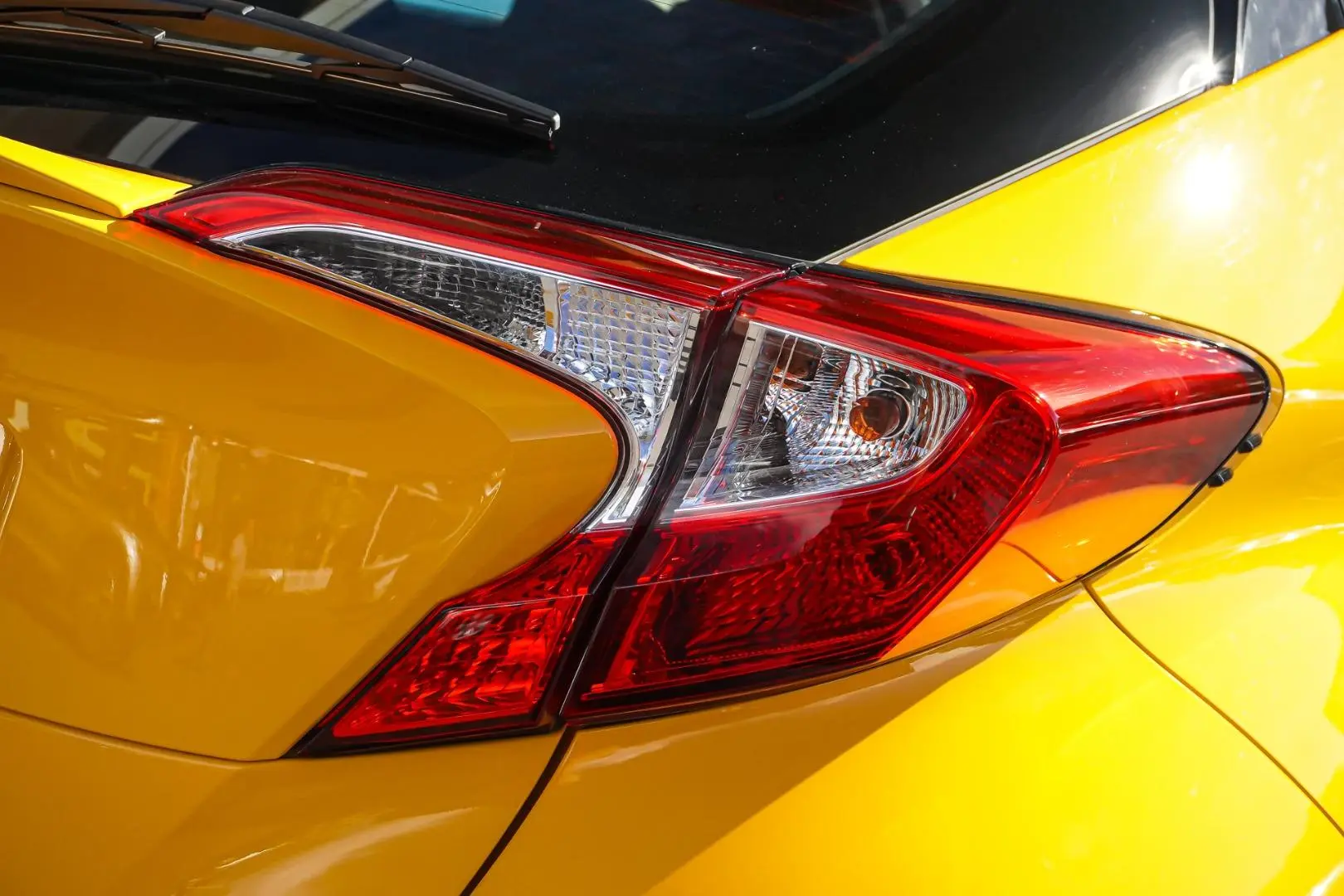 2018 Toyota C-HR Gallery Image 14