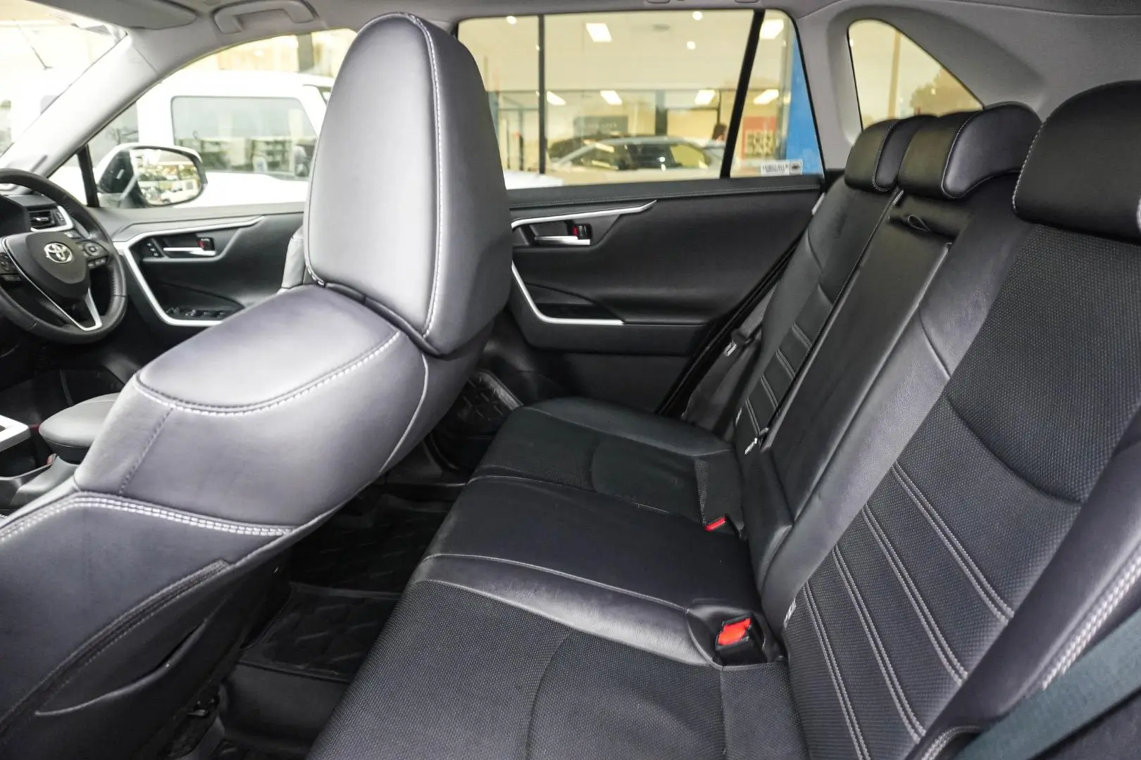 2024 Toyota RAV4 Gallery Image 8