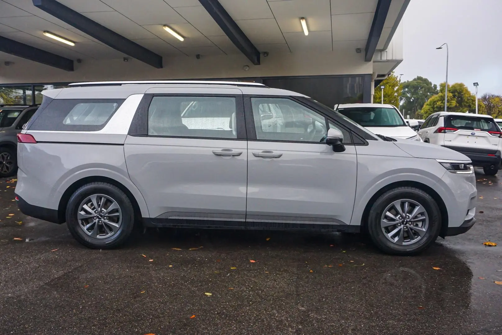 2022 Kia Carnival Gallery Image 4