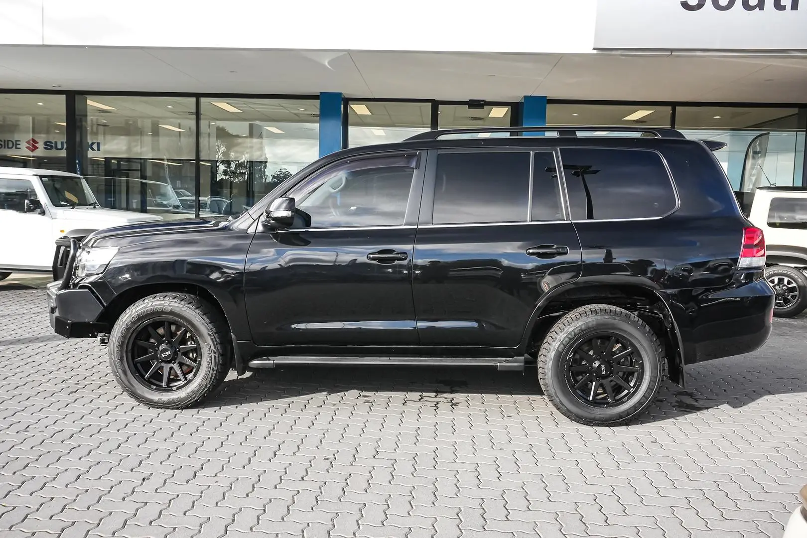 2017 Toyota Landcruiser Gallery Image 4