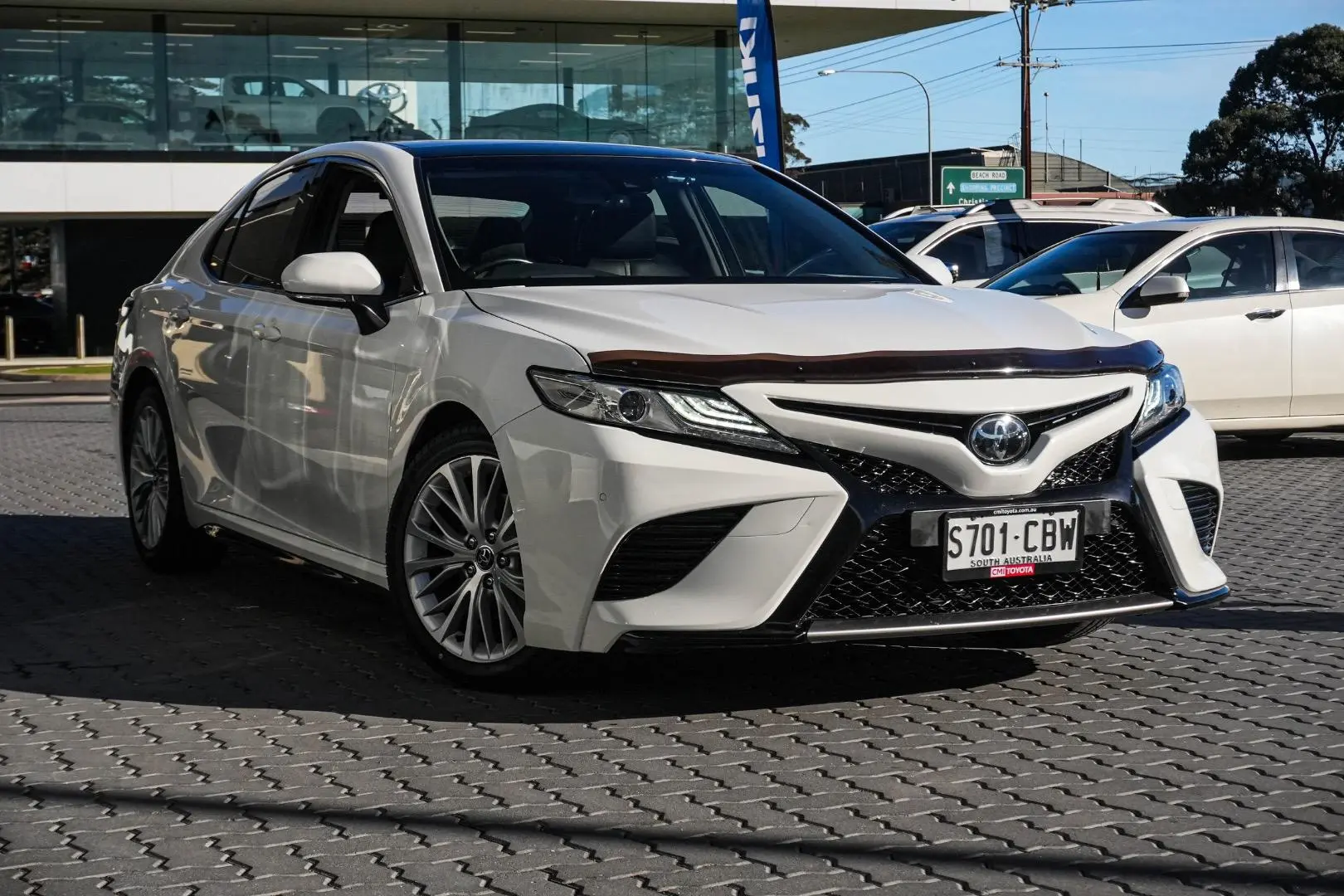 2019 Toyota Camry Gallery Image 2