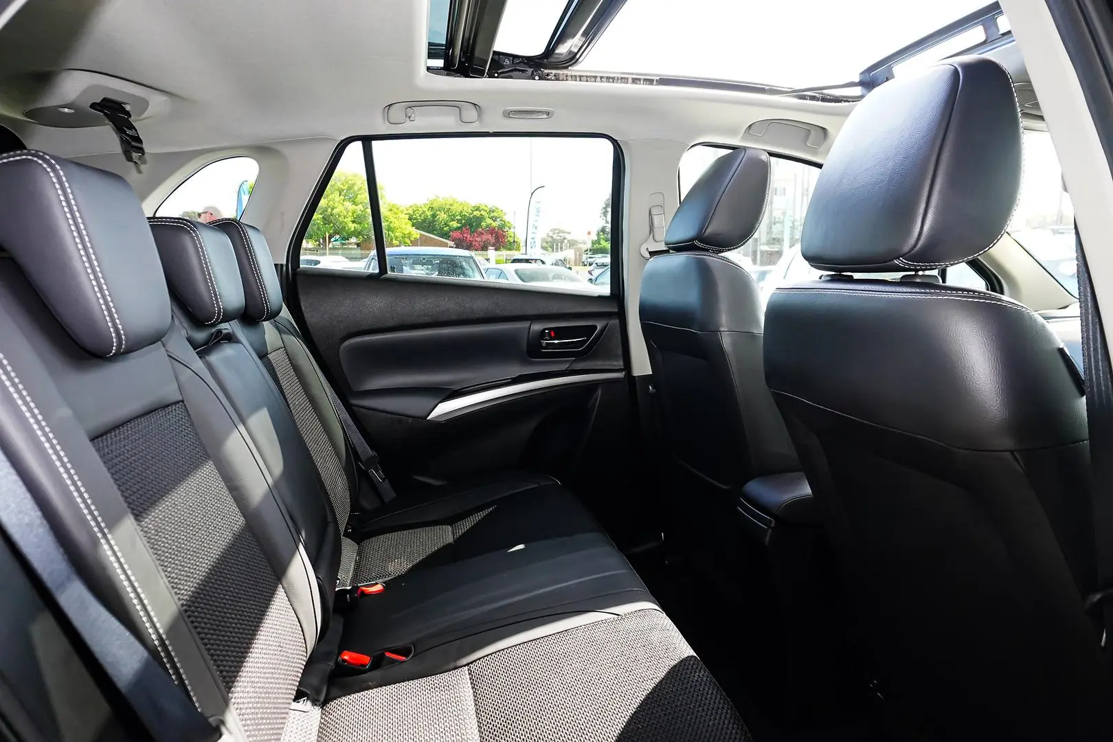 2023 Suzuki S-Cross Gallery Image 8