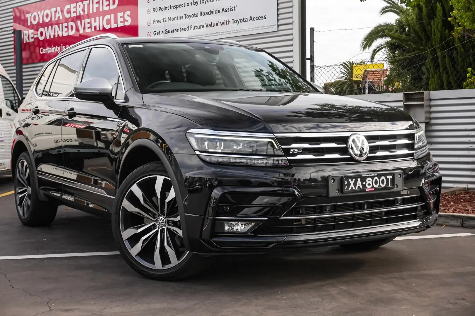 2019 Volkswagen Tiguan Gallery Image 2