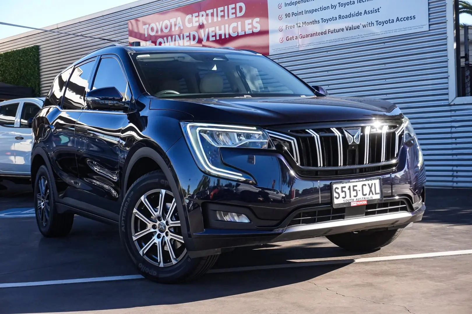 2023 Mahindra XUV700 Gallery Image 2