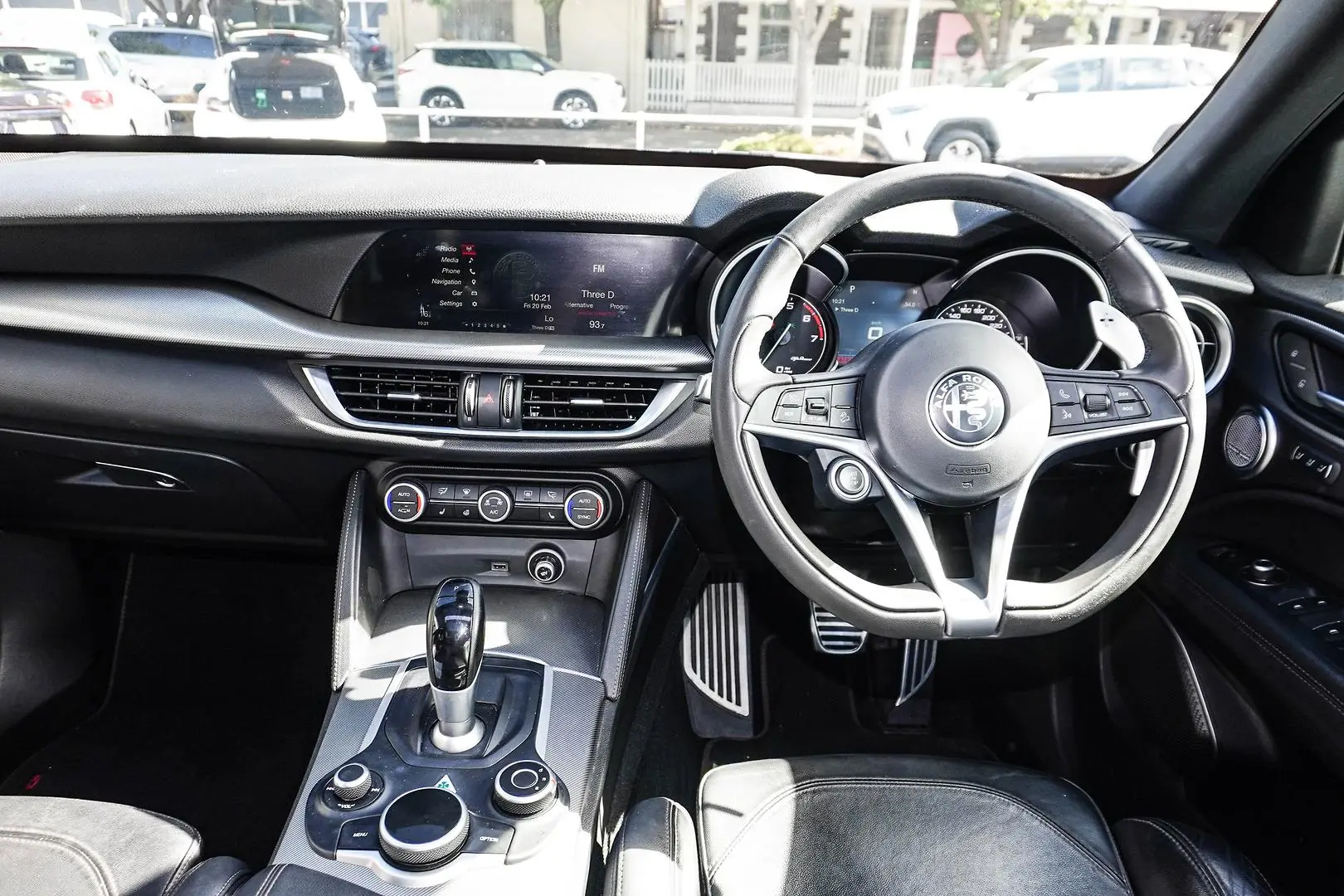 2018 Alfa Romeo Stelvio Gallery Image 8