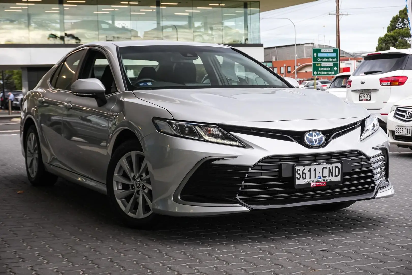 2021 Toyota Camry Gallery Image 2