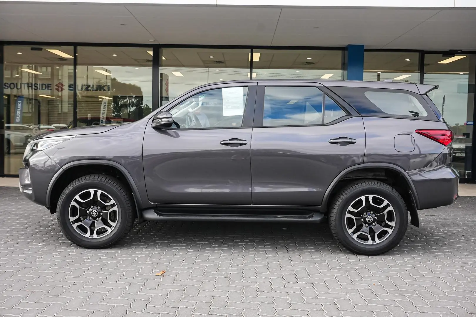 2021 Toyota Fortuner Gallery Image 4