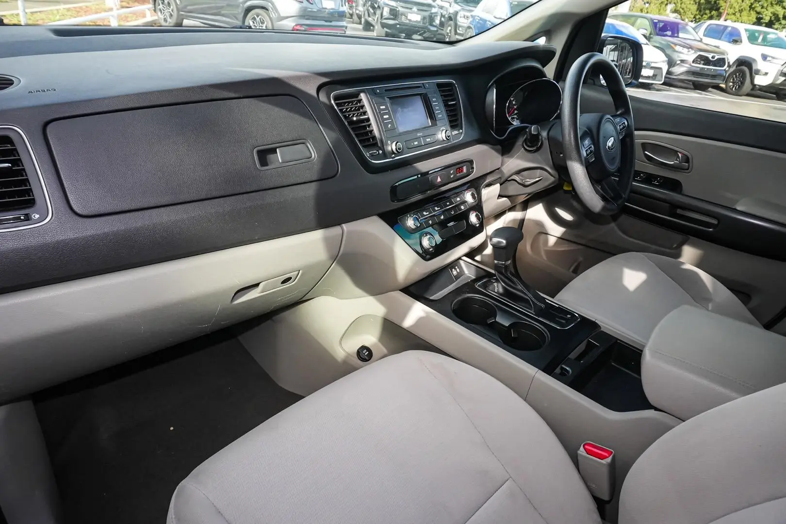 2018 Kia Carnival Gallery Image 12
