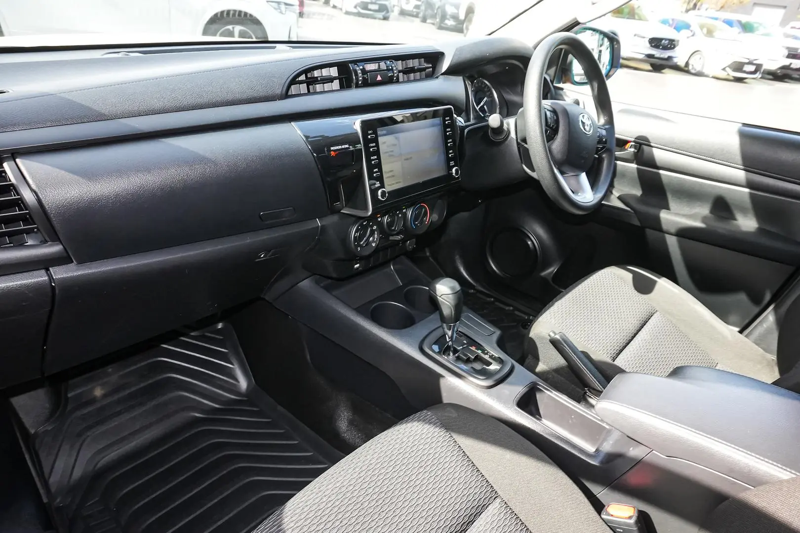 2022 Toyota Hilux Gallery Image 11