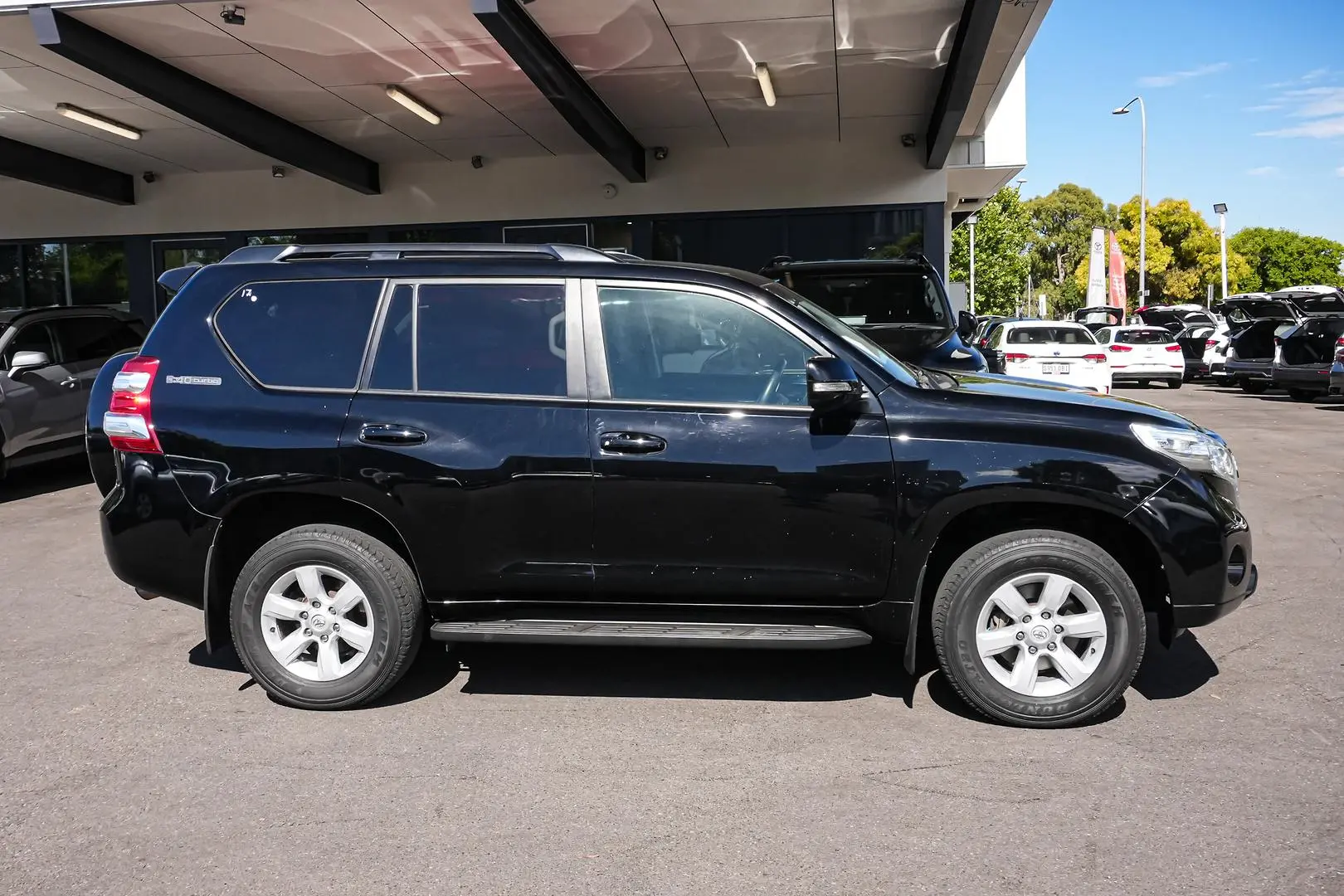 2016 Toyota Landcruiser Prado Gallery Image 4