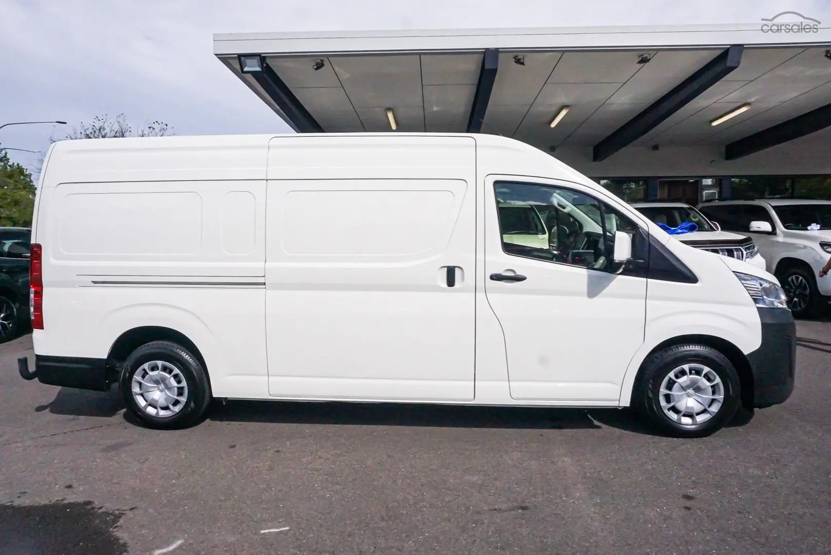 2021 Toyota Hiace Image 4