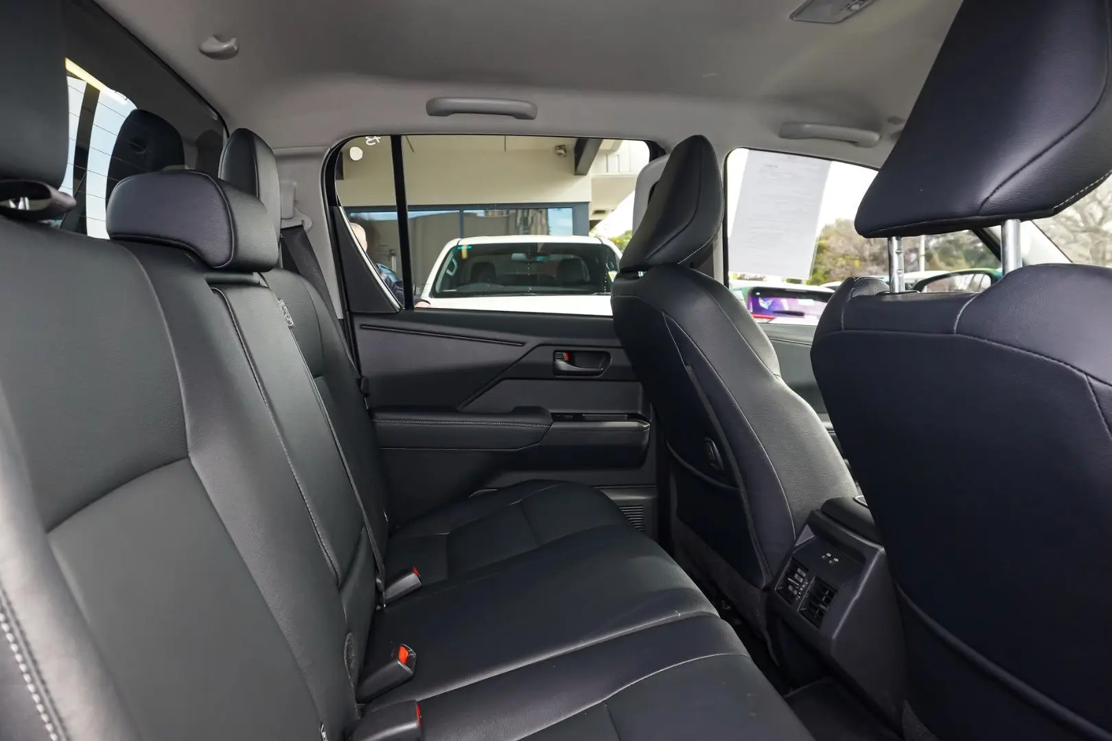2025 Toyota Hilux Gallery Image 7