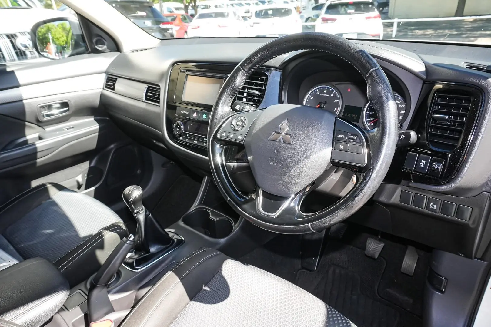 2016 Mitsubishi Outlander Gallery Image 7