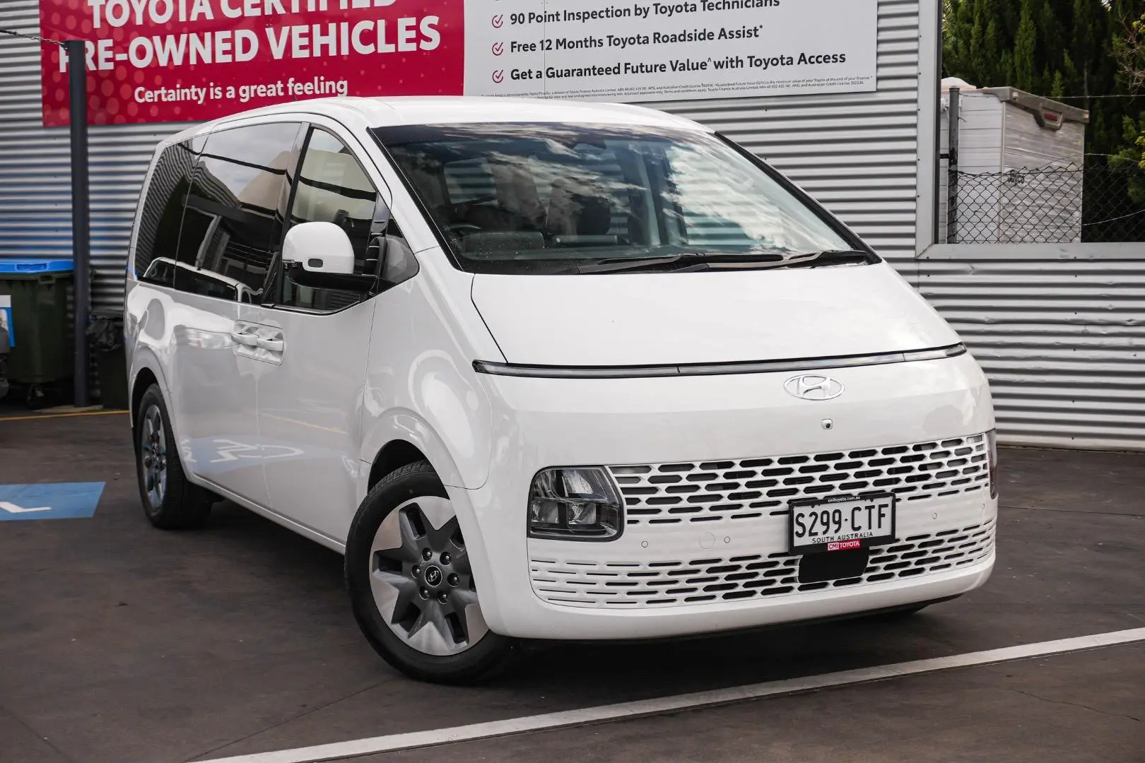 2022 Hyundai STARIA Gallery Image 2