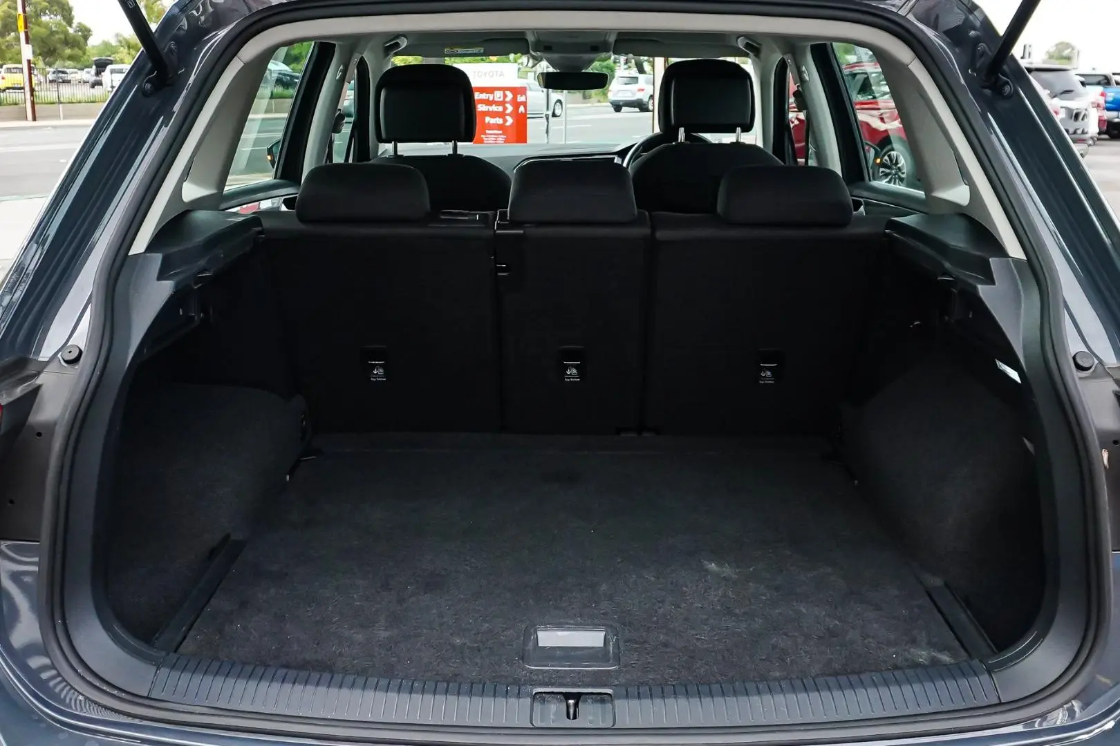 2023 Volkswagen Tiguan Gallery Image 10