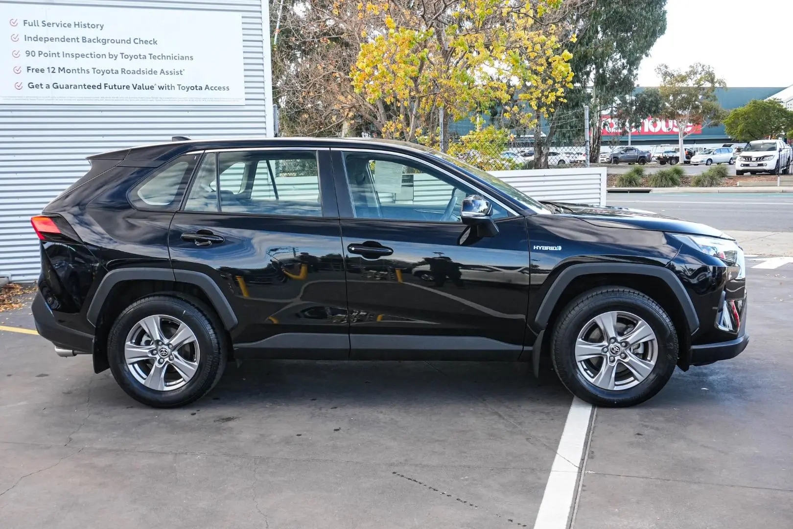 2022 Toyota RAV4 Gallery Image 4