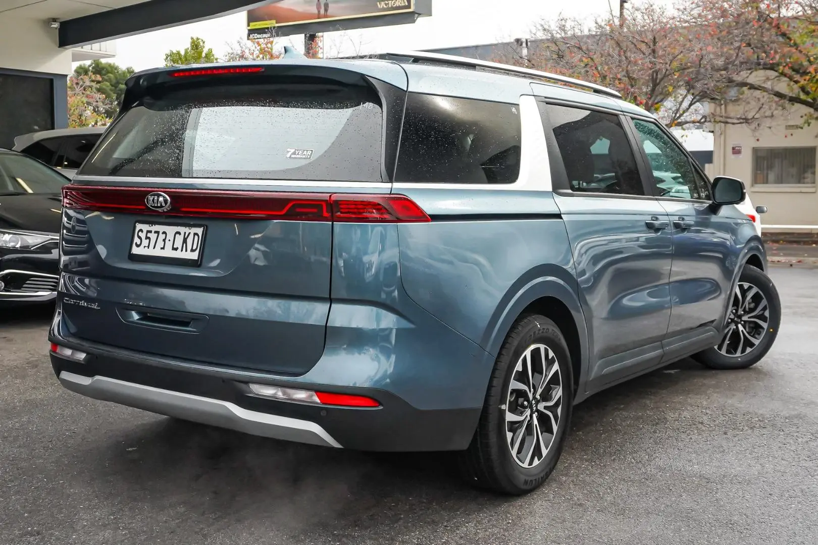 2021 Kia Carnival Gallery Image 3