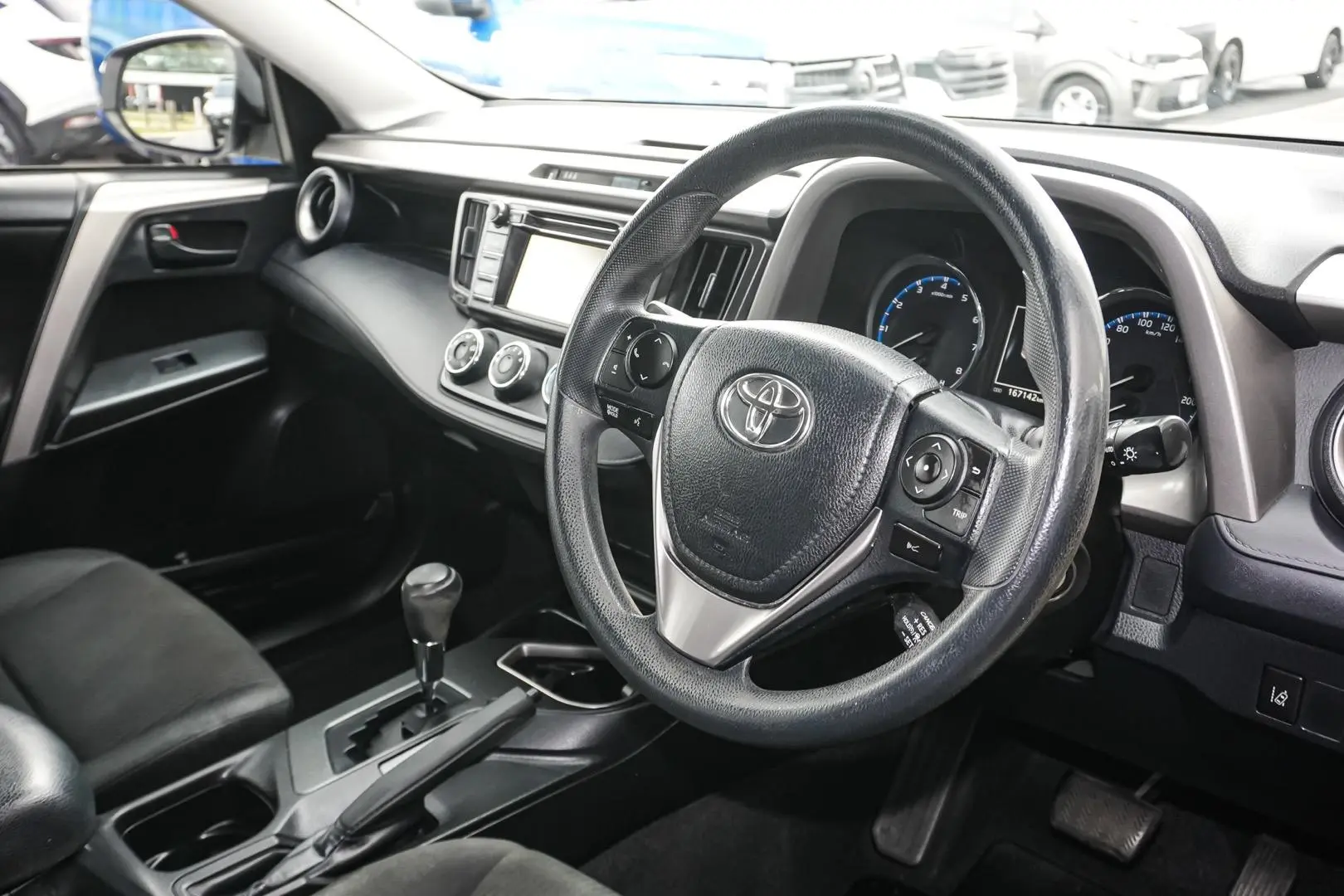 2017 Toyota RAV4 Gallery Image 7