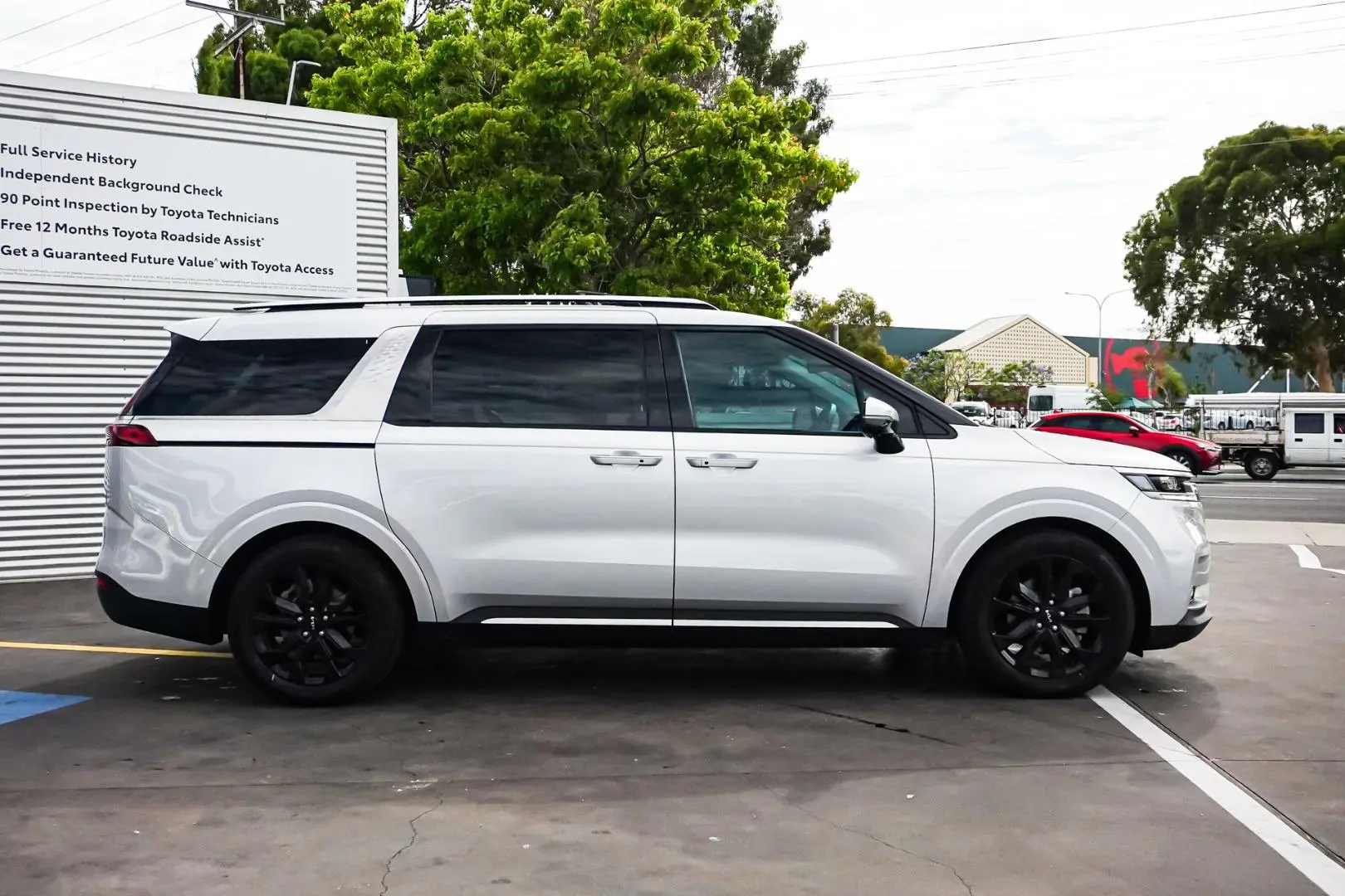 2021 Kia Carnival Gallery Image 4