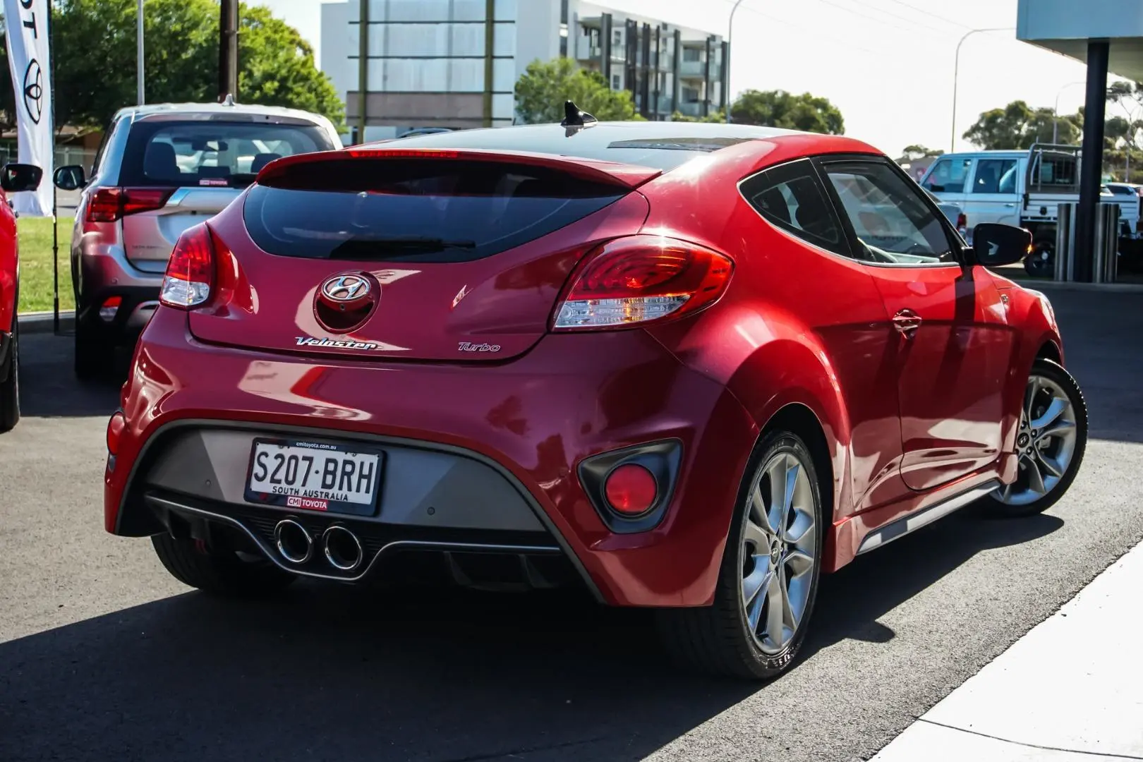 2017 Hyundai Veloster Gallery Image 2