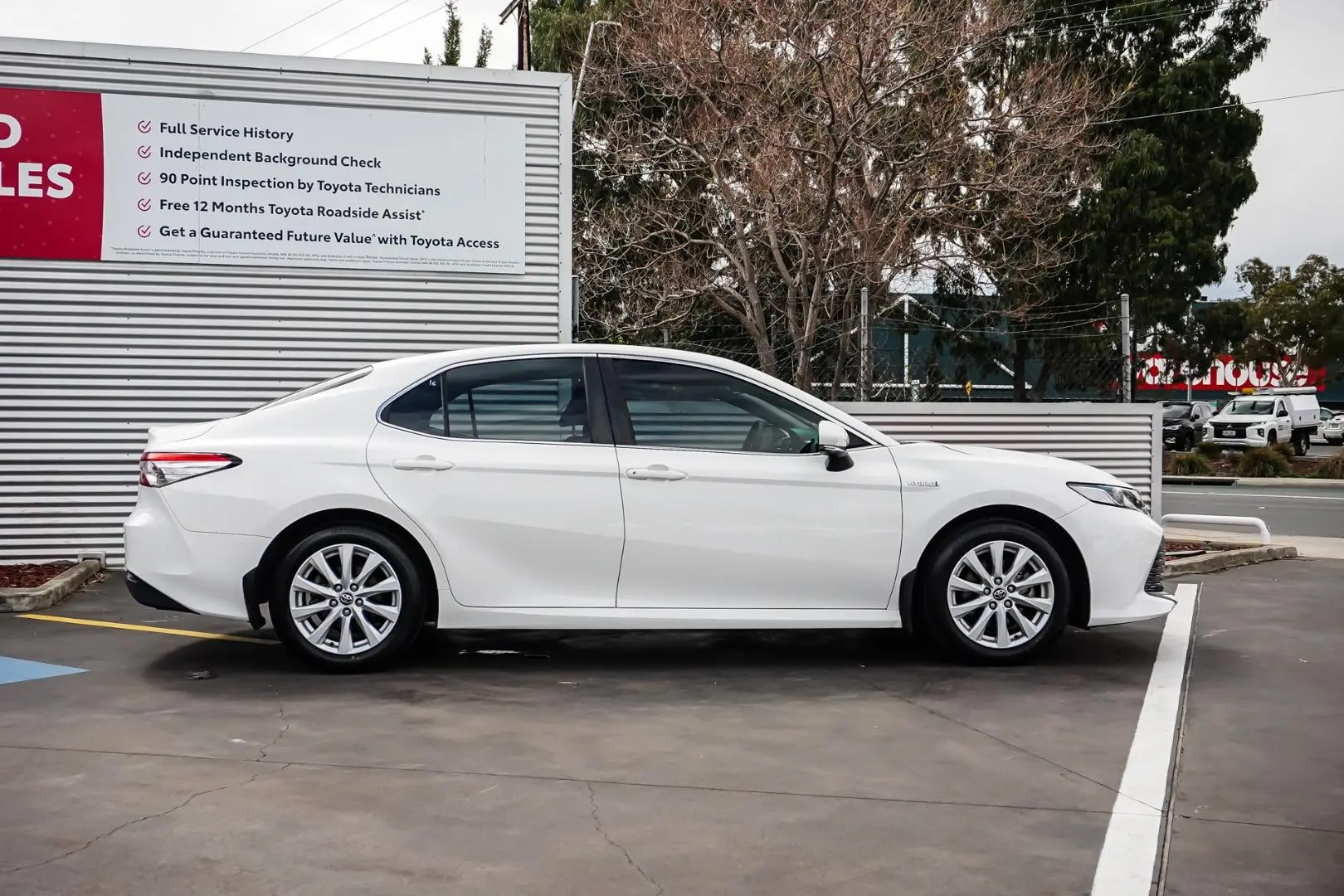 2019 Toyota Camry Gallery Image 4