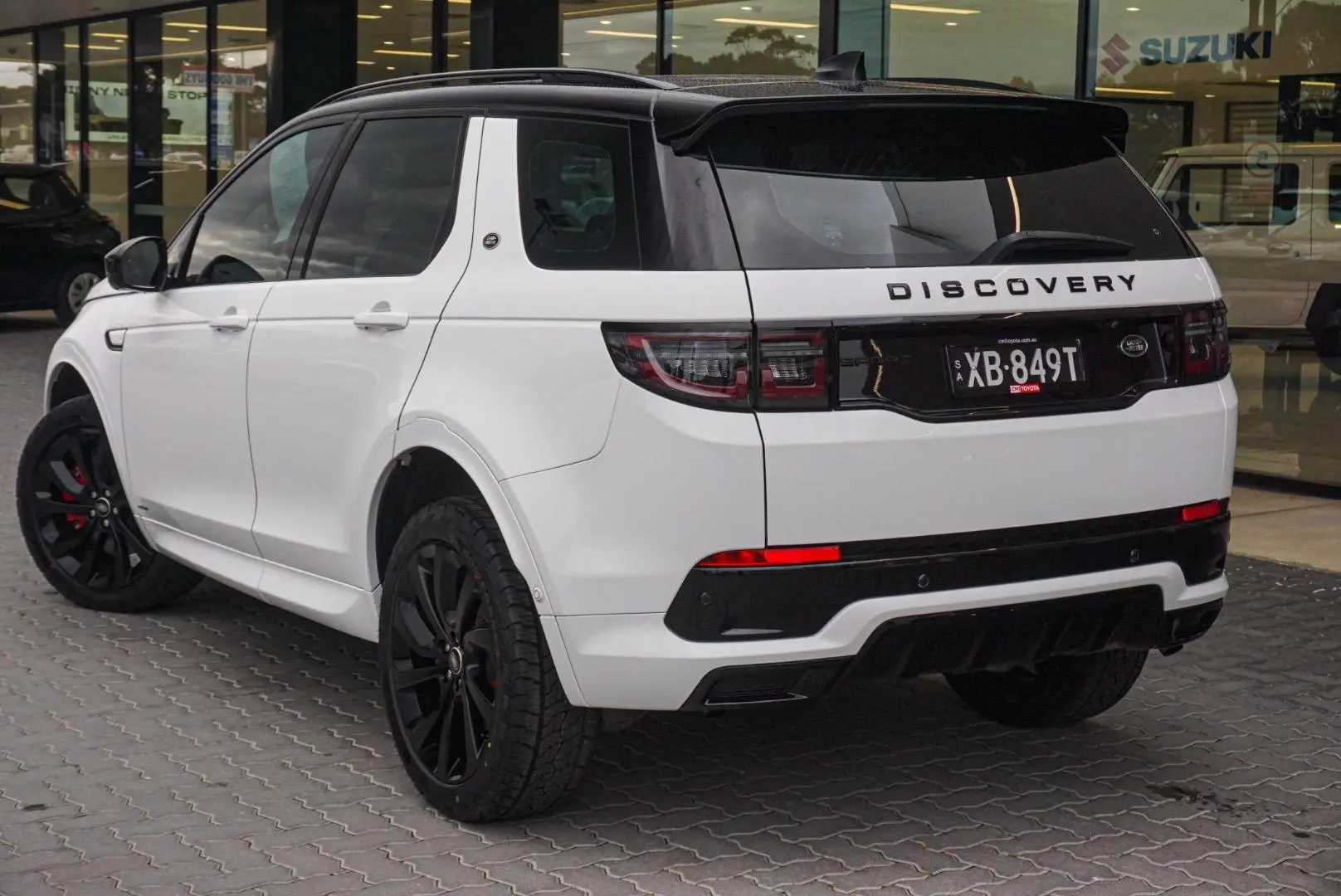 2021 Land Rover Discovery Sport Gallery Image 3