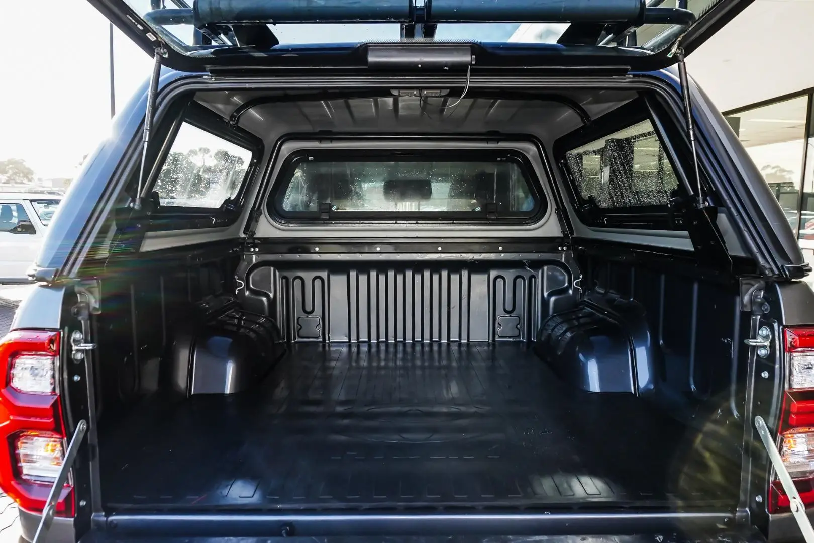 2021 Toyota Hilux Gallery Image 9