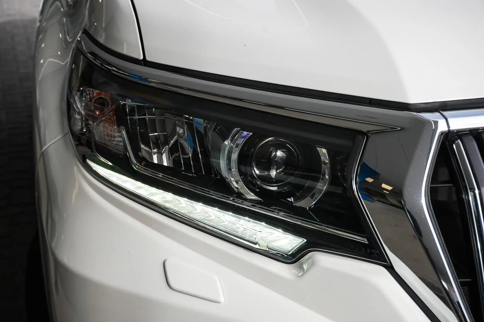 2020 Toyota Landcruiser Prado Gallery Image 13