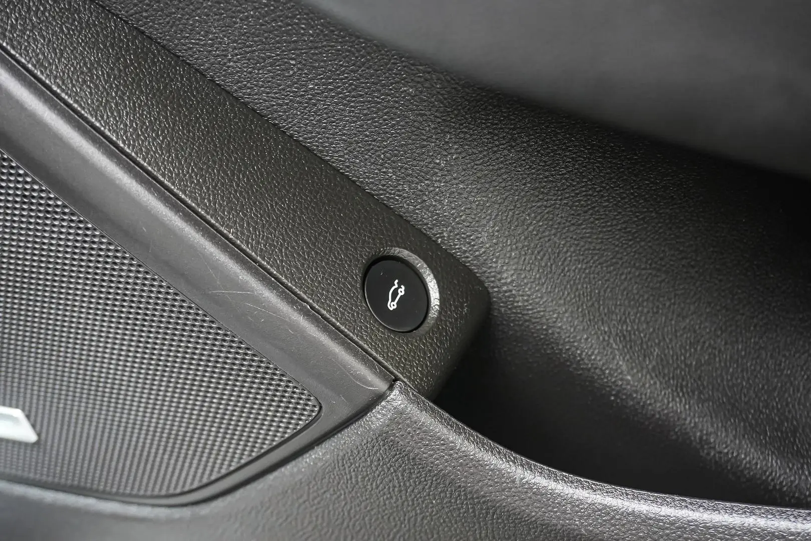 2017 Holden Commodore Gallery Image 23