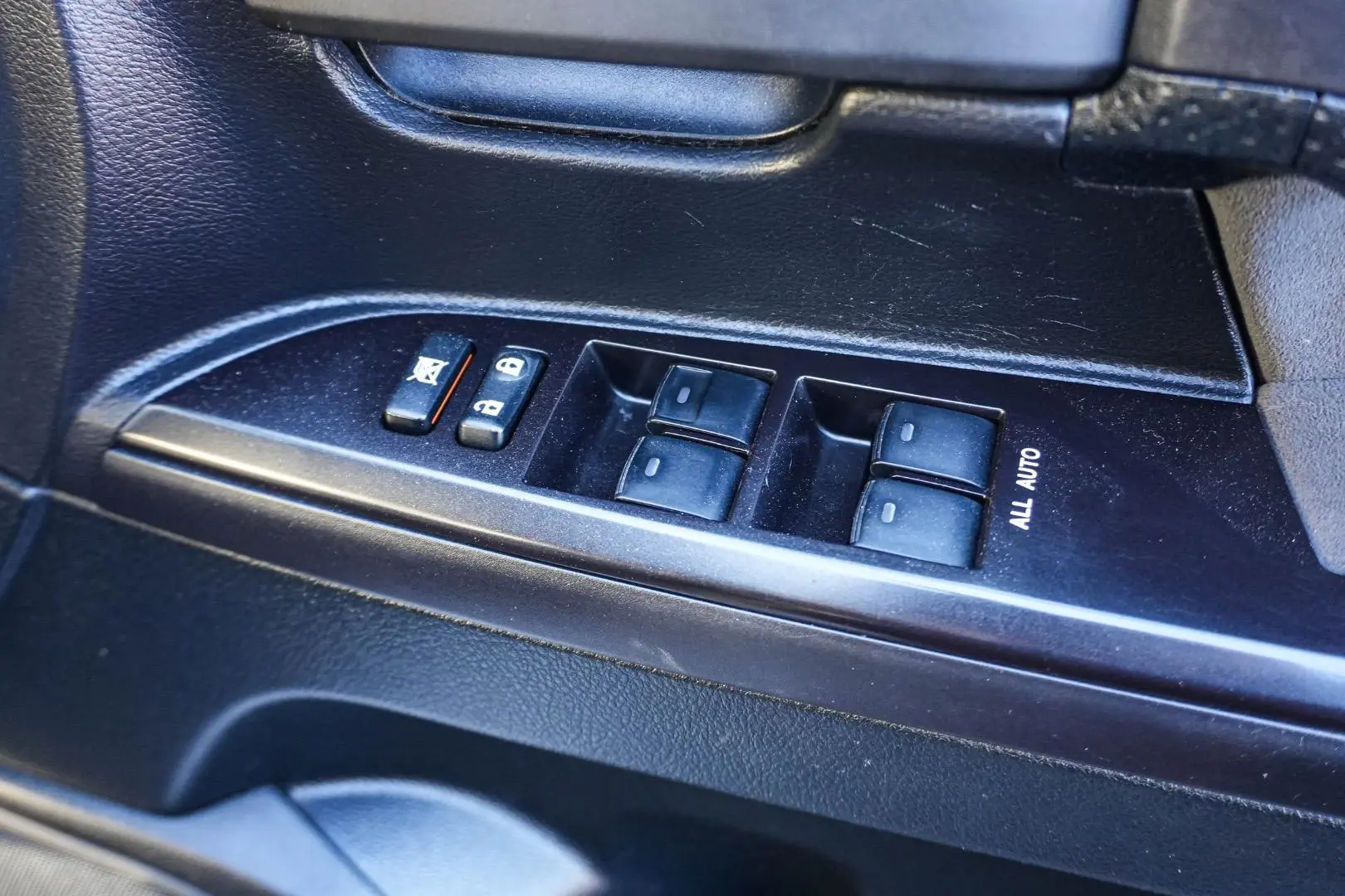 2018 Toyota Landcruiser Gallery Image 17
