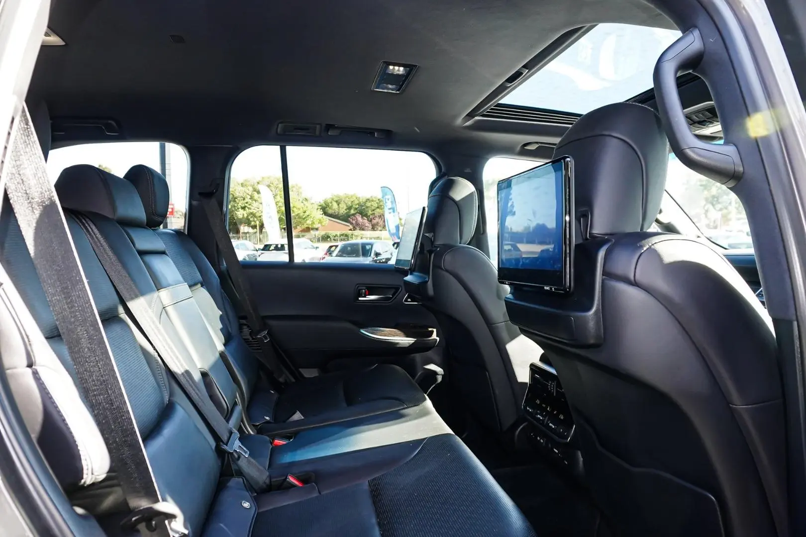 2022 Toyota Landcruiser Gallery Image 8