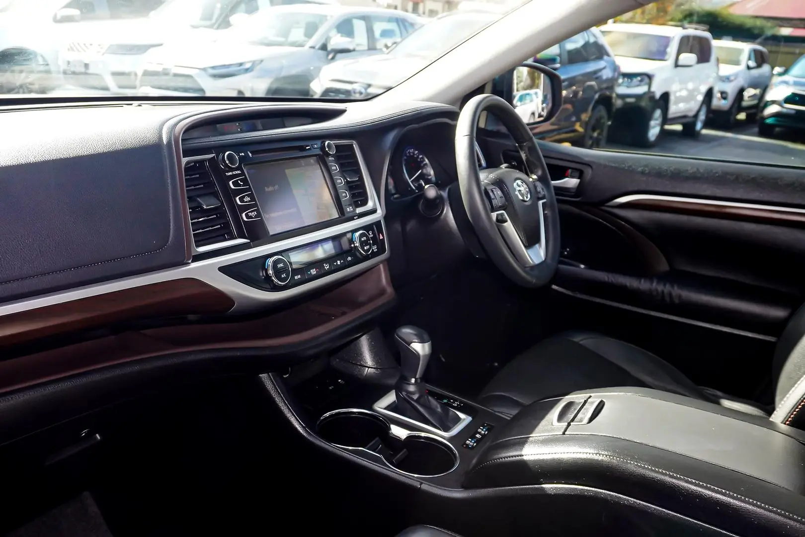 2016 Toyota Kluger Gallery Image 9