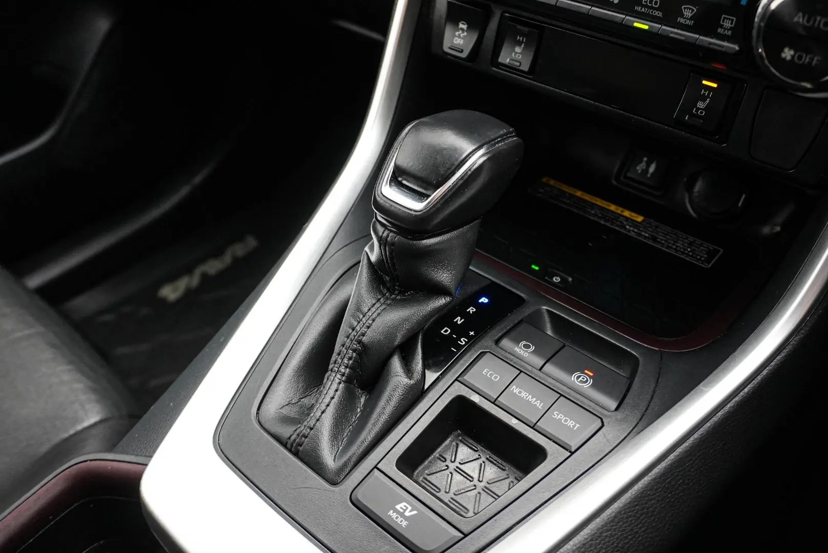2019 Toyota RAV4 Gallery Image 19