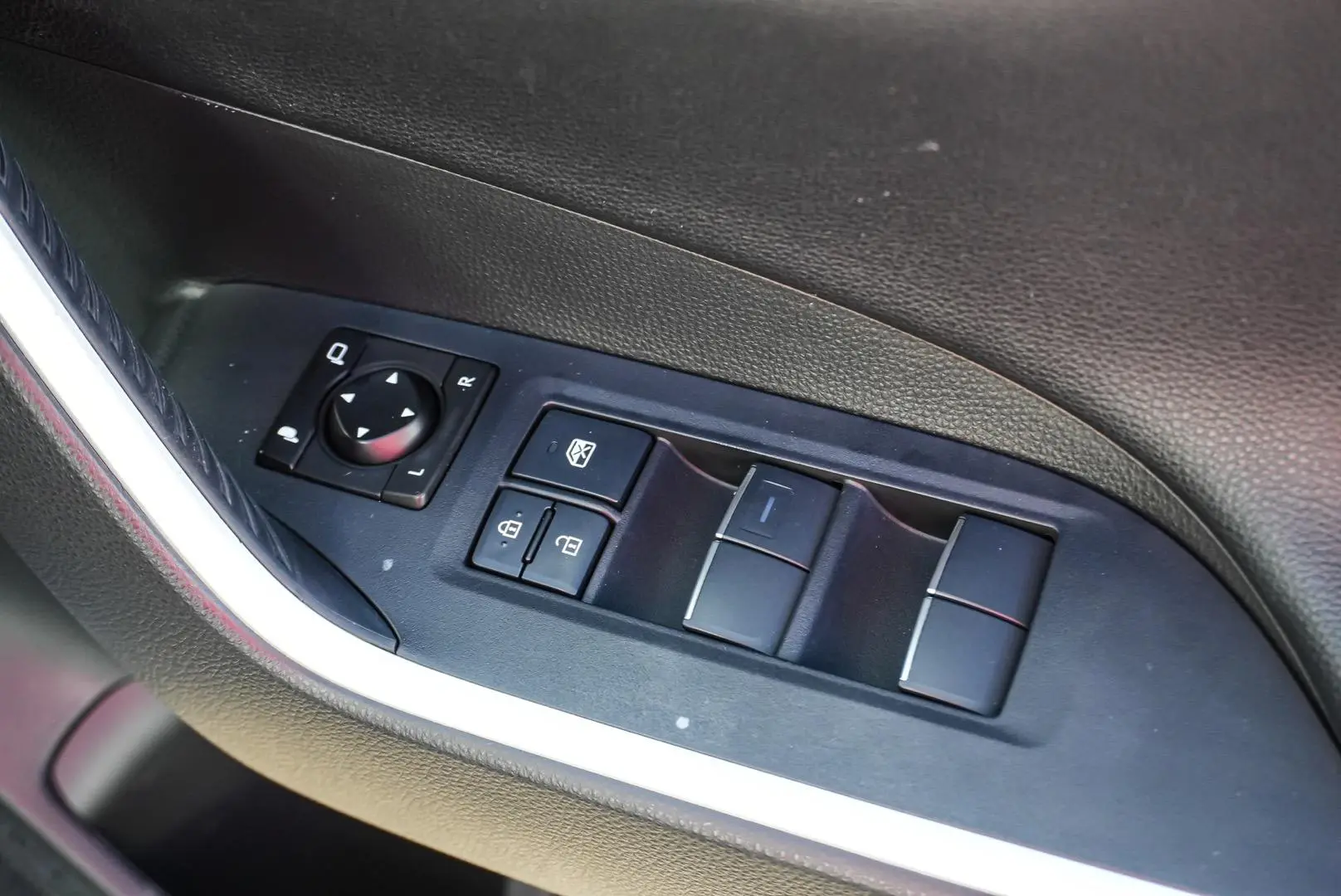 2020 Toyota RAV4 Gallery Image 18