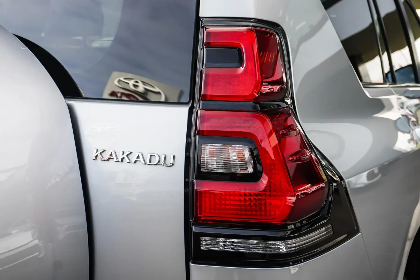 2021 Toyota Landcruiser Prado Gallery Image 15