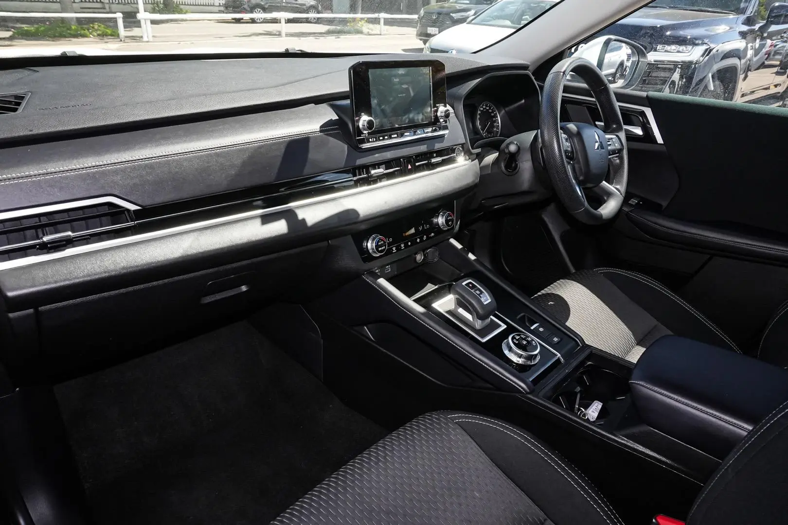 2023 Mitsubishi Outlander Gallery Image 10