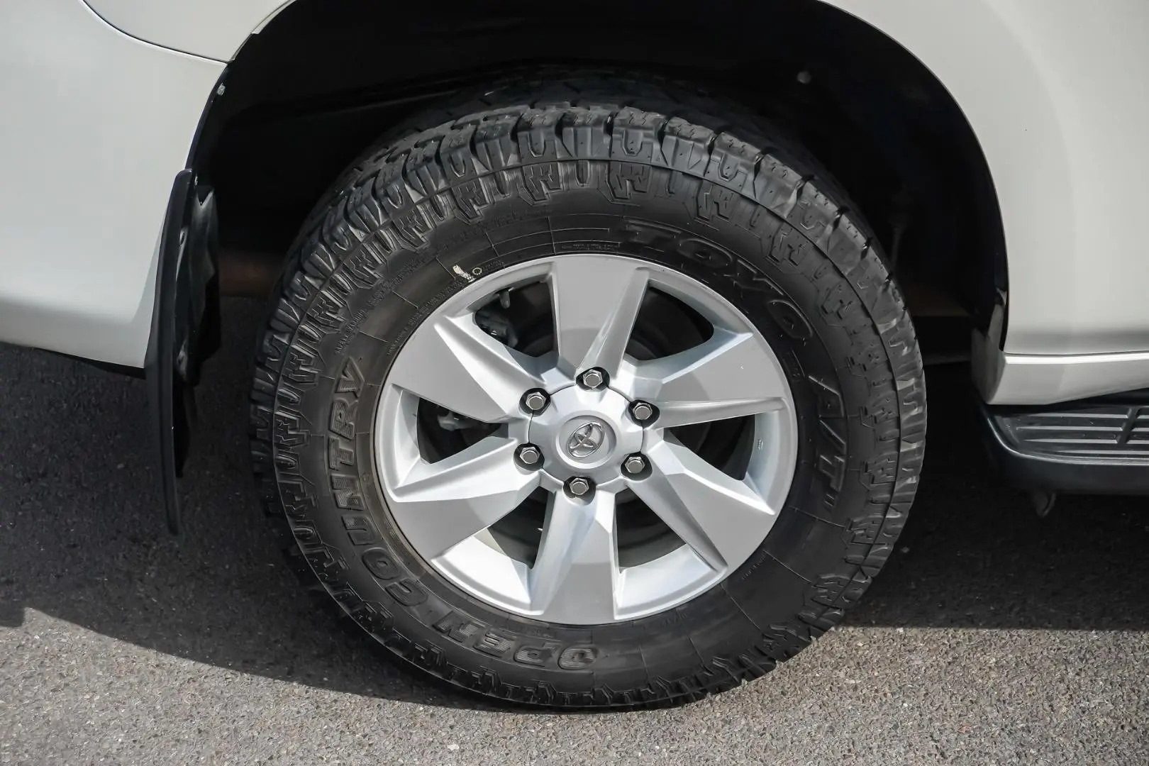 2018 Toyota Landcruiser Prado Gallery Image 17