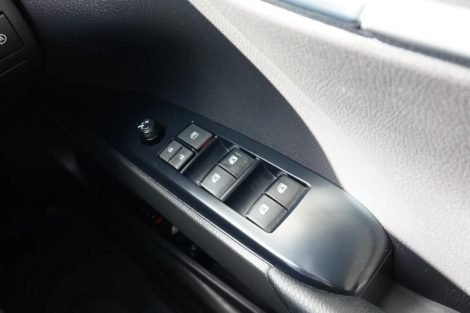 2019 Toyota Camry Gallery Image 21