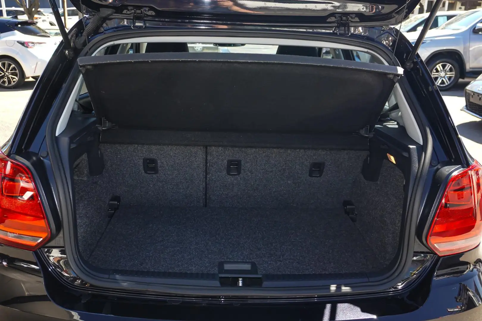 2015 Volkswagen Polo Gallery Image 9