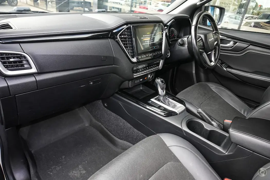 2020 Isuzu D-MAX Gallery Image 10