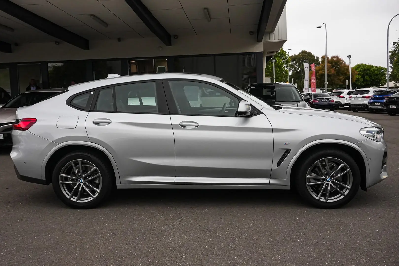 2019 BMW X4 Gallery Image 4