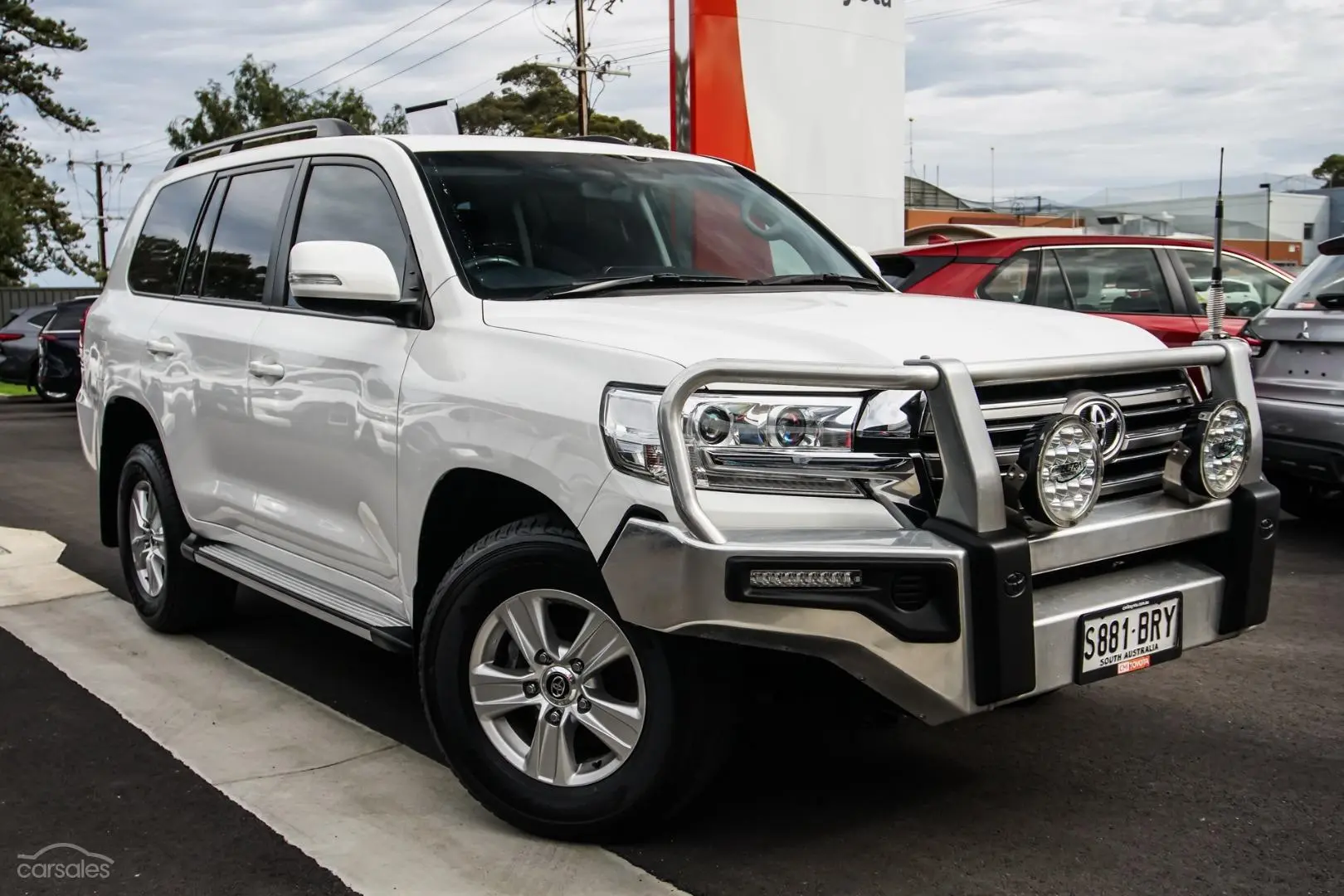 2017 Toyota Landcruiser Image 1