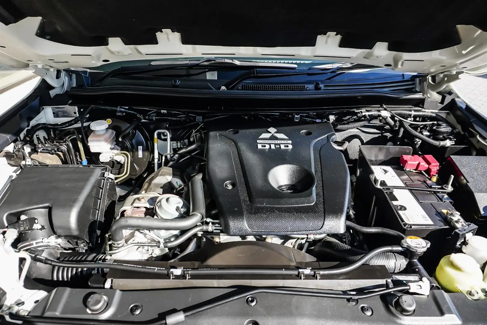 2021 Mitsubishi Pajero Sport Gallery Image 24