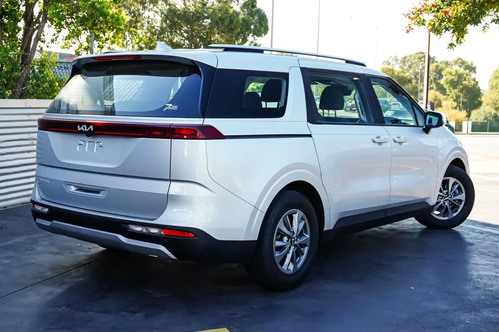 2022 Kia Carnival Gallery Image 3