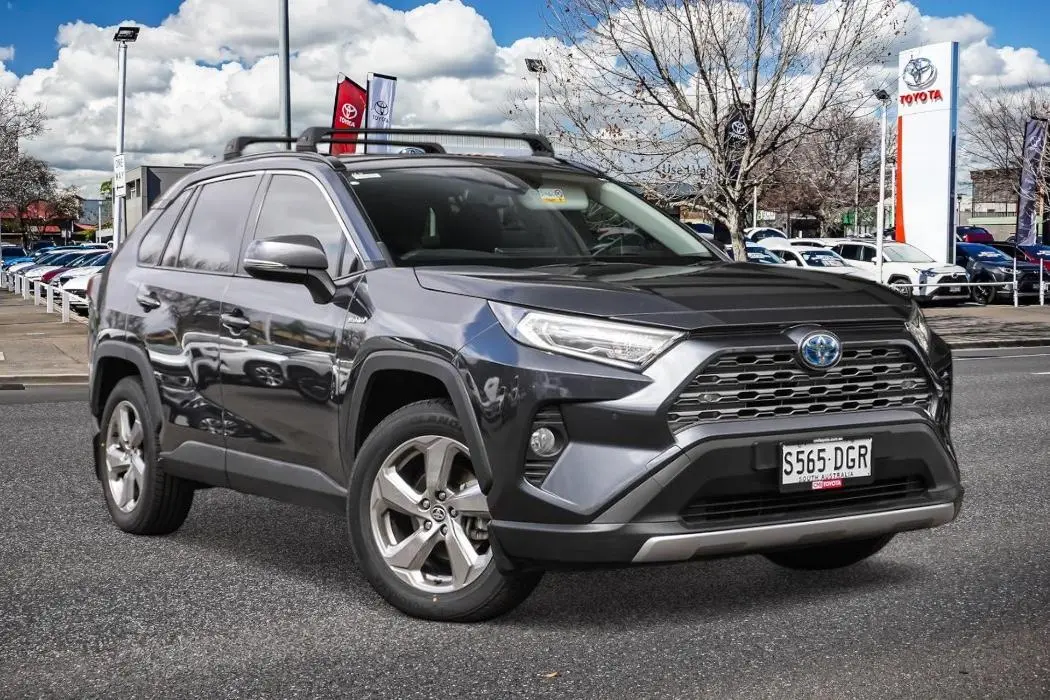 2020 Toyota RAV4 Gallery Image 1