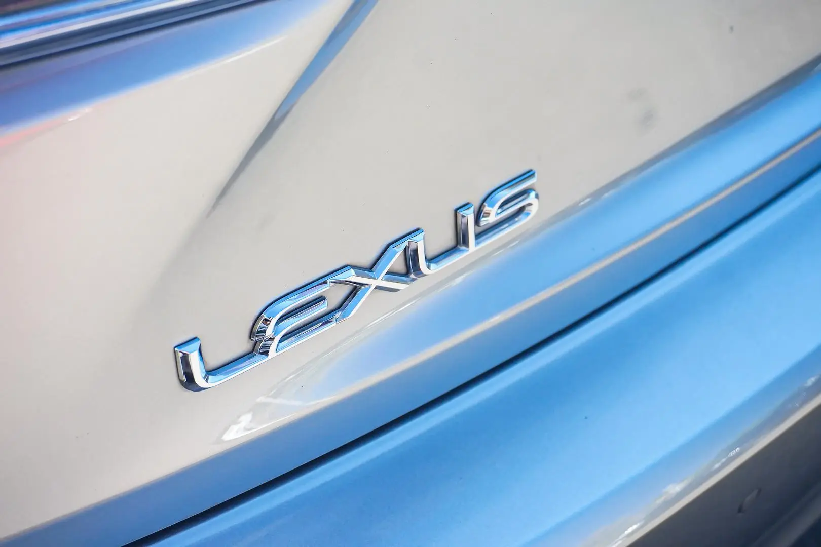 2018 Lexus IS Gallery Image 14