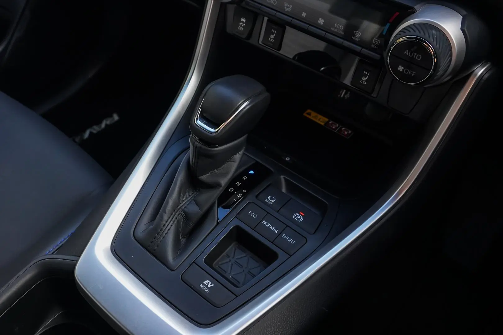 2025 Toyota RAV4 Gallery Image 19