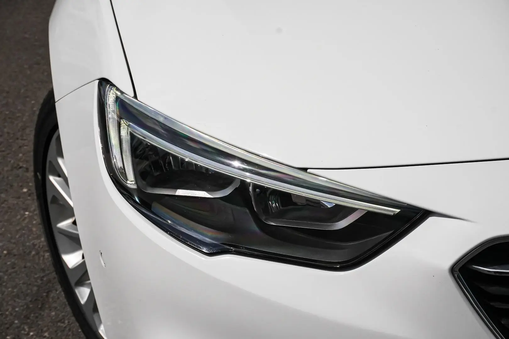 2018 Holden Calais Gallery Image 11