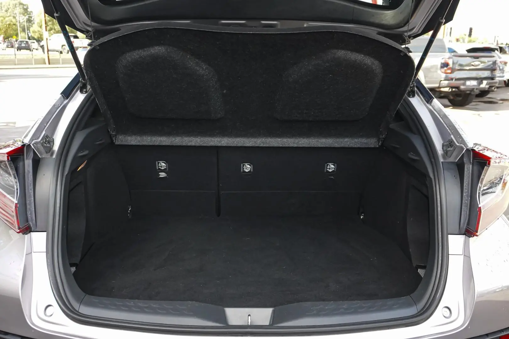 2019 Toyota C-HR Gallery Image 10