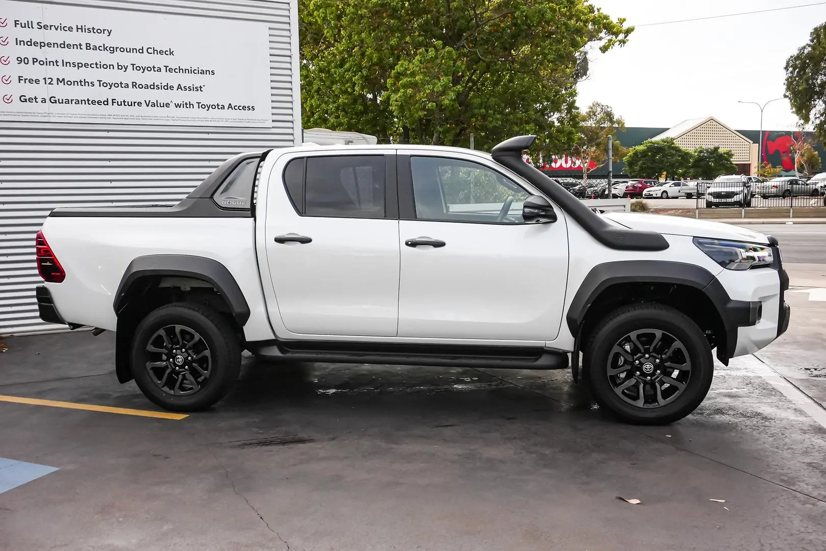 2024 Toyota Hilux Gallery Image 4